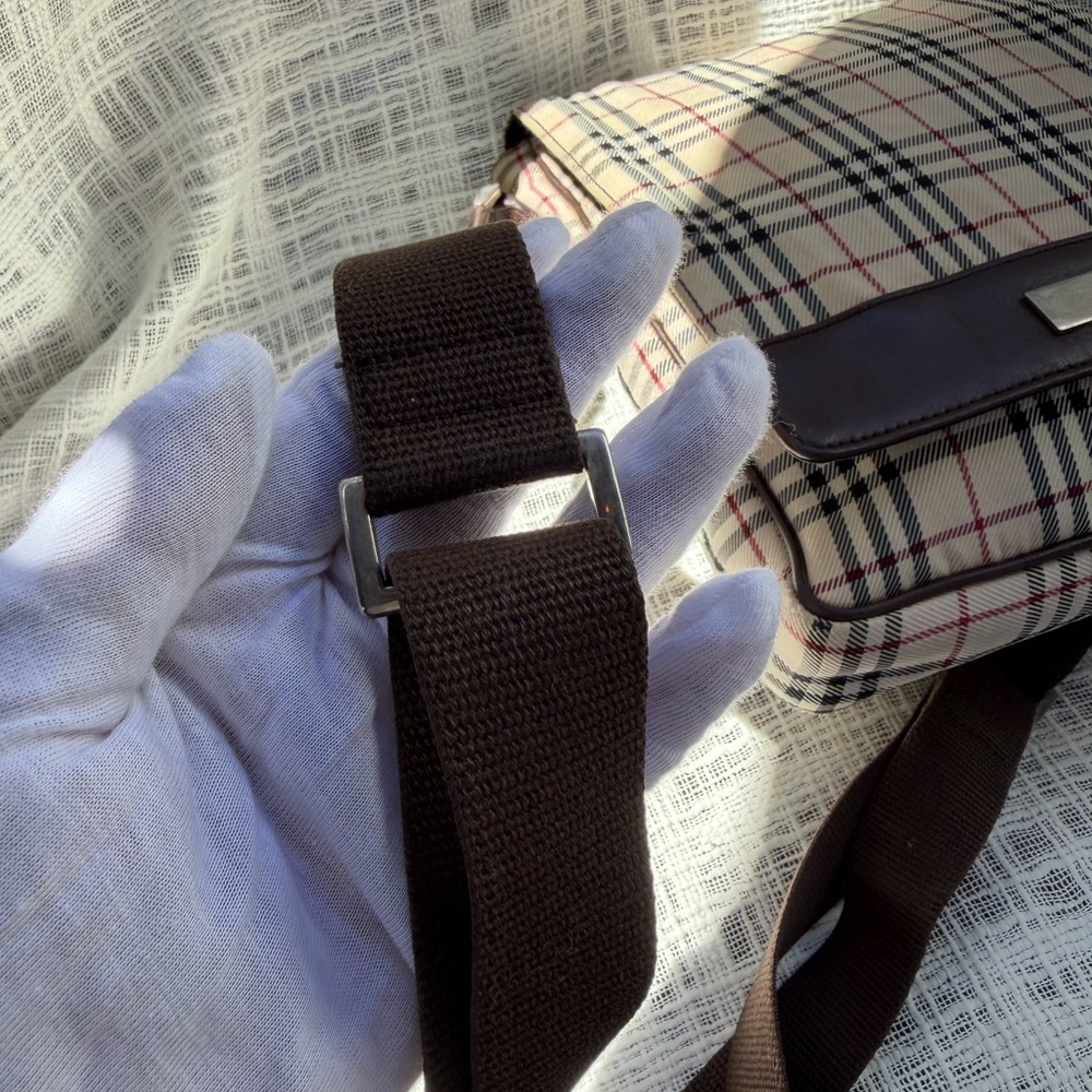 Vintage Burberry Nova Check Messenger Bag Crossbody Unisex - Picture 11 of 17
